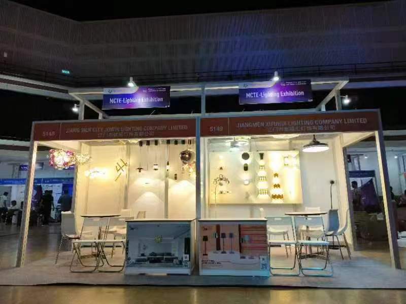 Ongi etorri gure Malaysia Booth bisitatzera —Lotu eskuak distira sortzeko